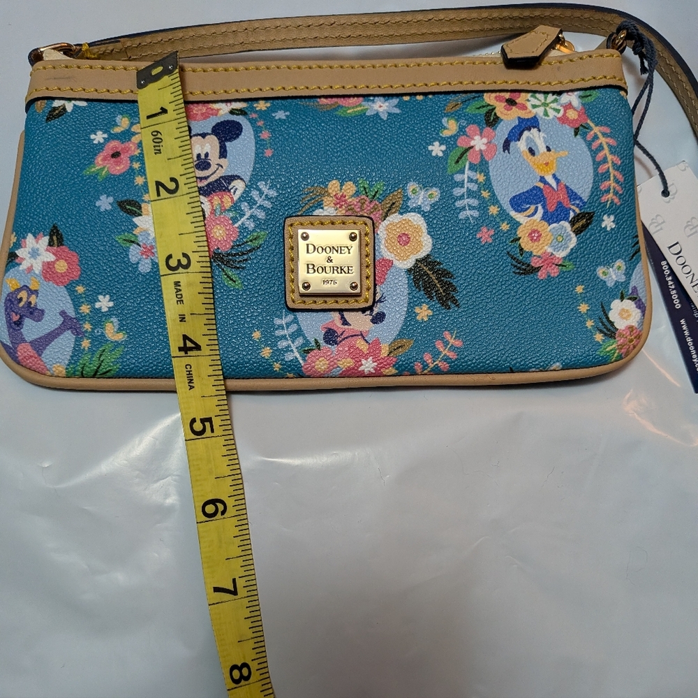 Disney Dooney & Bourke Epcot Flower and Garden 2016 Festival Wristlet. - Picture 10 of 10